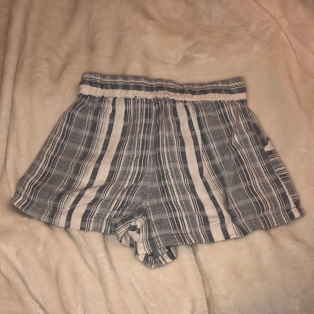Plaid linen beach shorts - Picture 2 of 3
